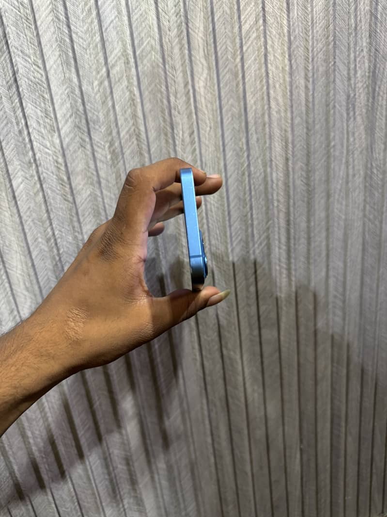 Apple iPhone 13 4