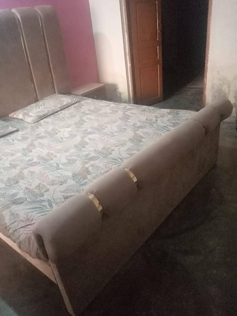 King size bed 1