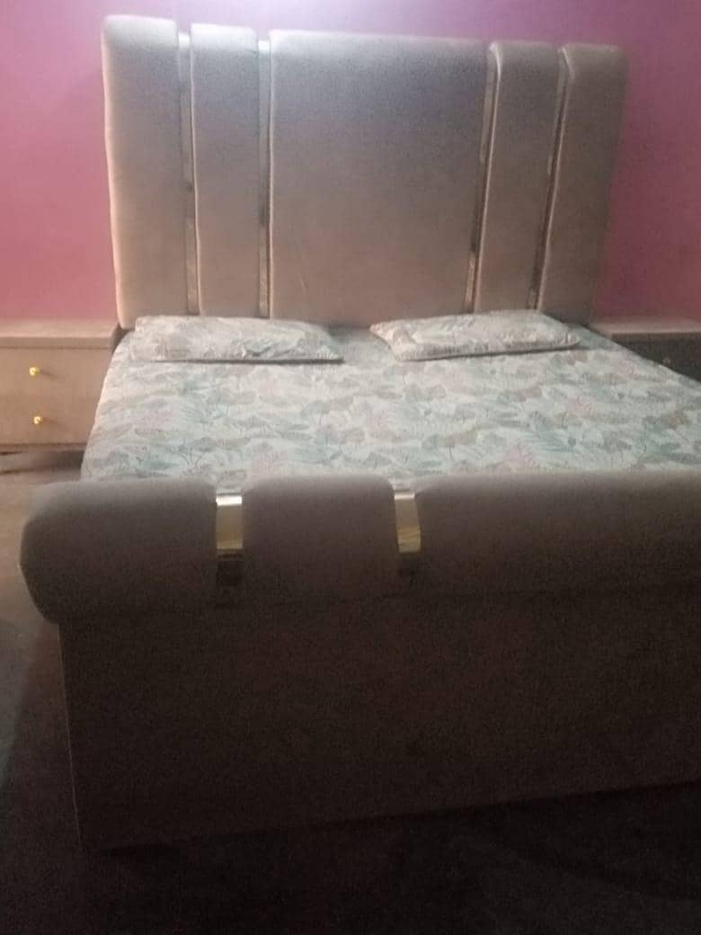 King size bed 2