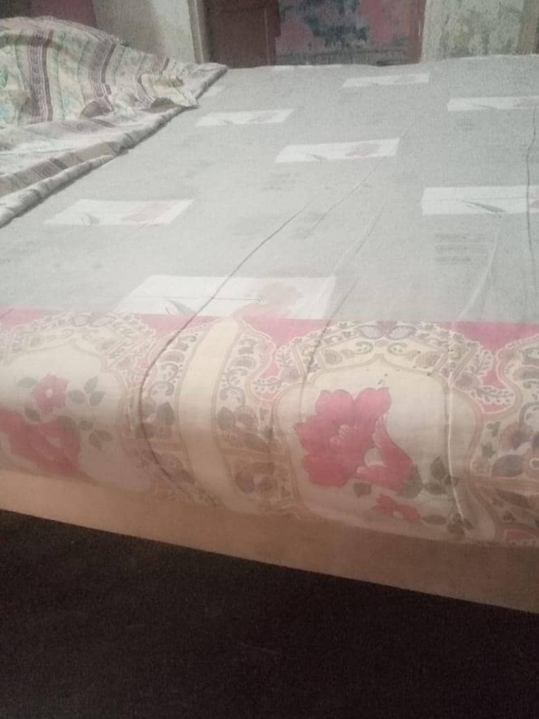 King size bed 4