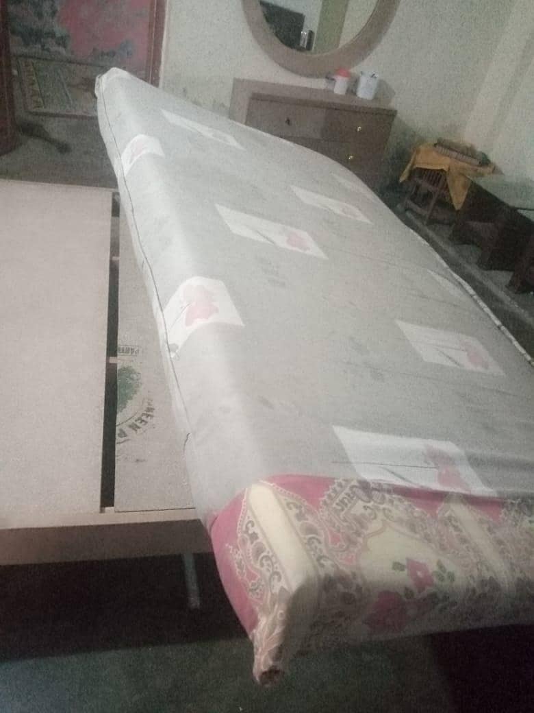 King size bed 6