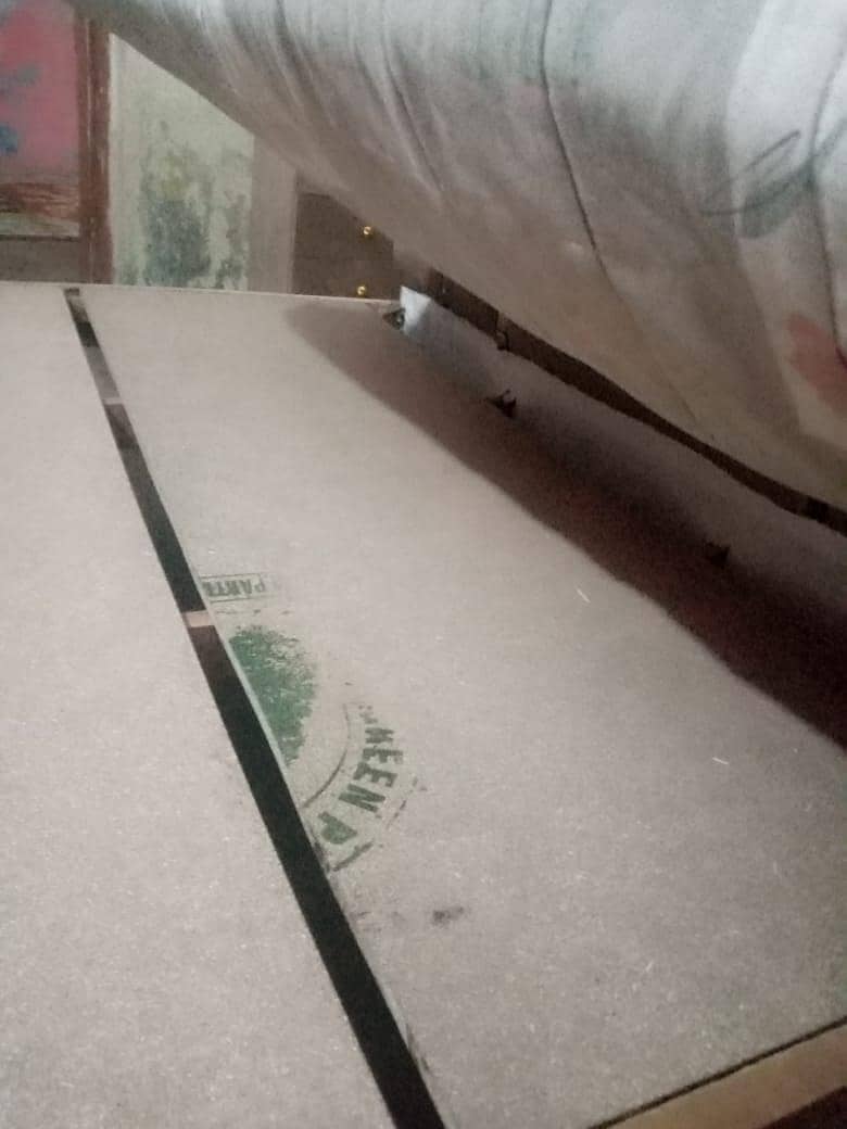 King size bed 7