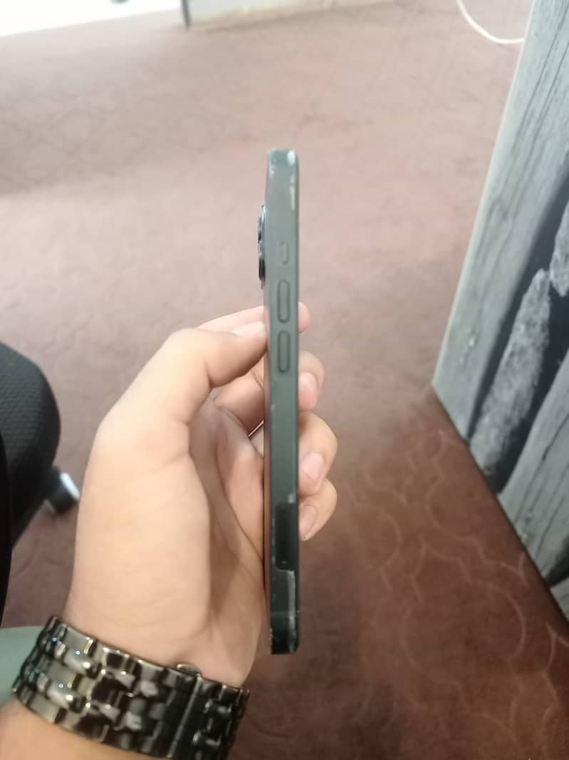 Apple iPhone 13 2