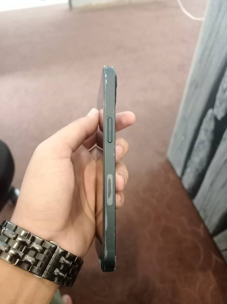 Apple iPhone 13 4