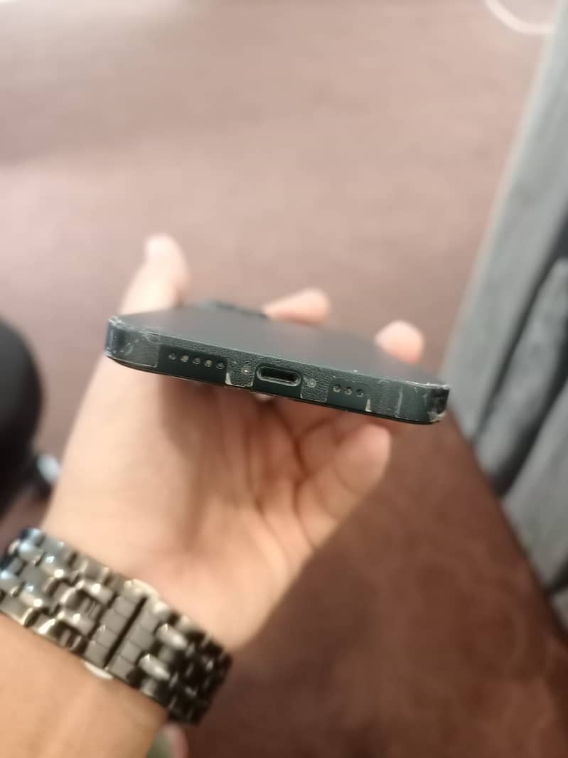 Apple iPhone 13 5