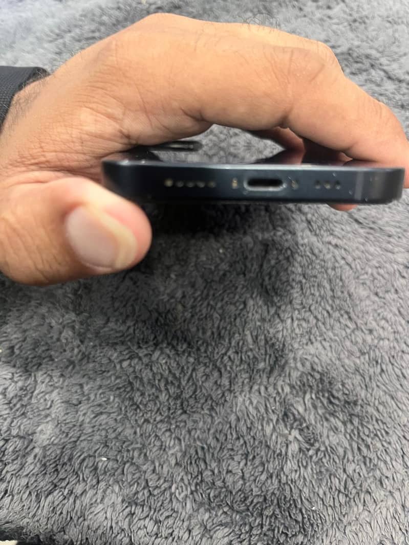Apple iPhone 13 2