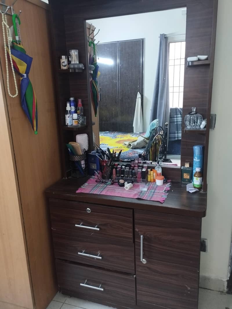 dressing table 0