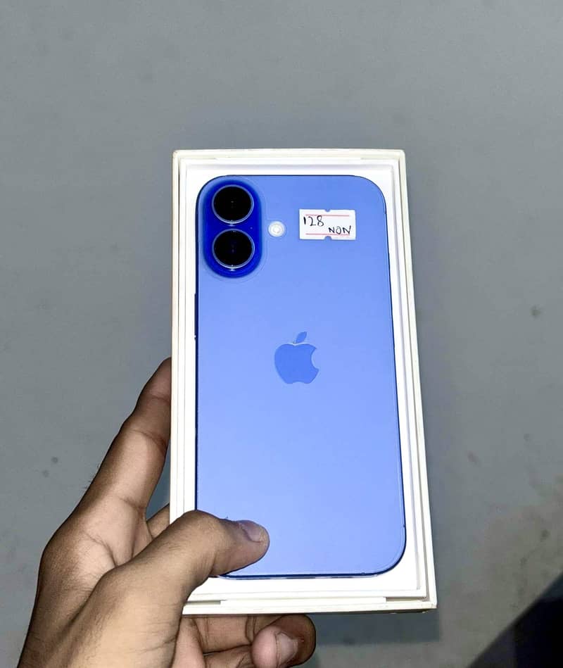 Apple iPhone 16 0
