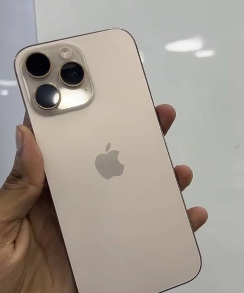 Apple iPhone 16 Pro Max 1