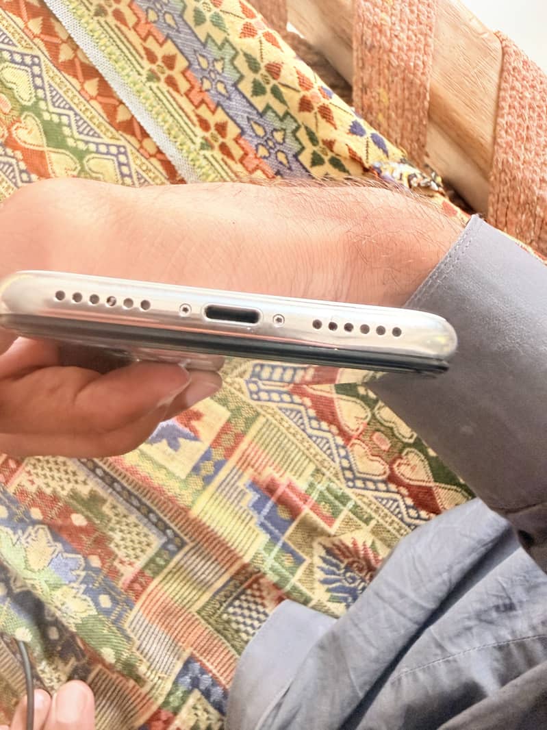 Apple iPhone X 3