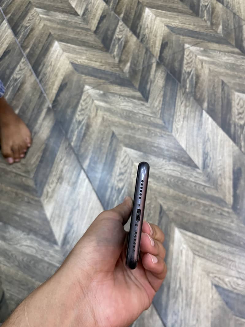 Apple iPhone 11 3