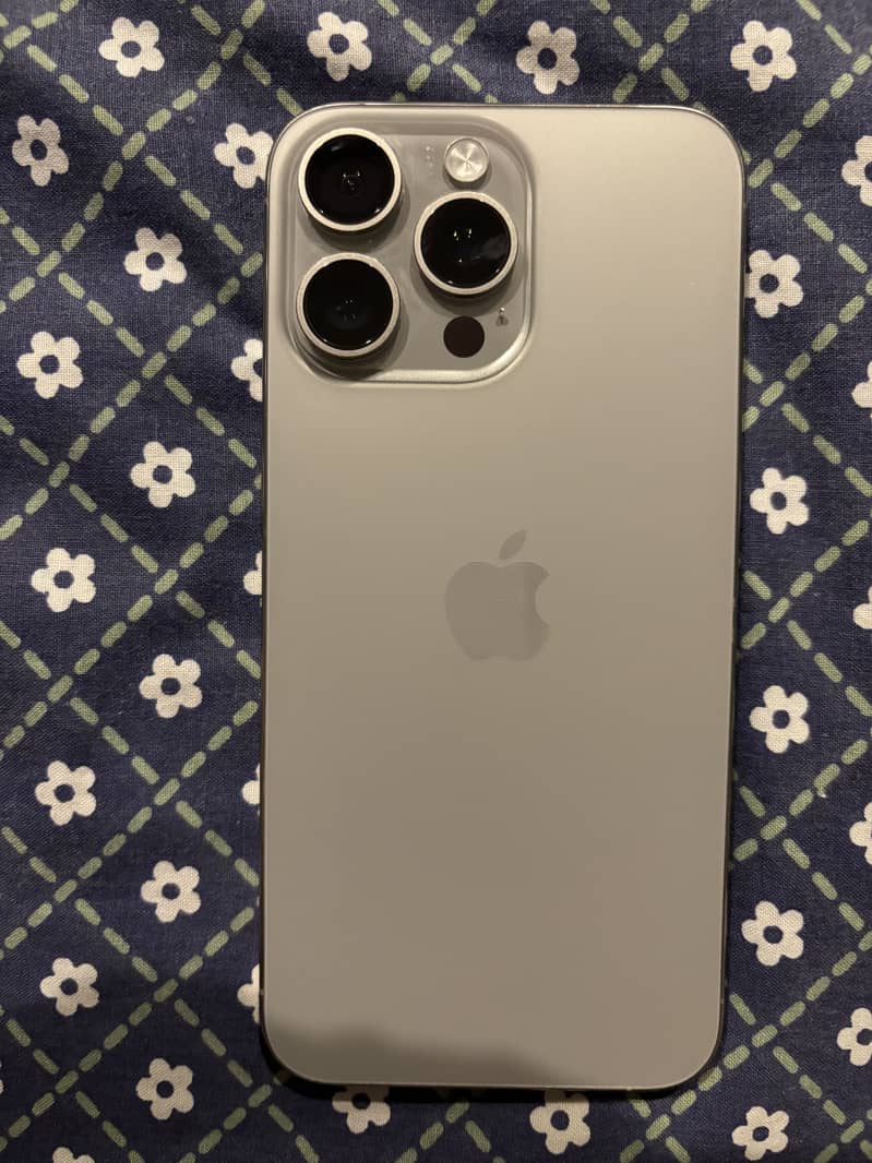 Apple iPhone 15 Pro Max 3