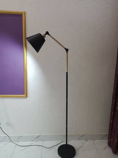 Modern Adjustable Floor Lamp – Stylish & Elegant – Excellent Condition