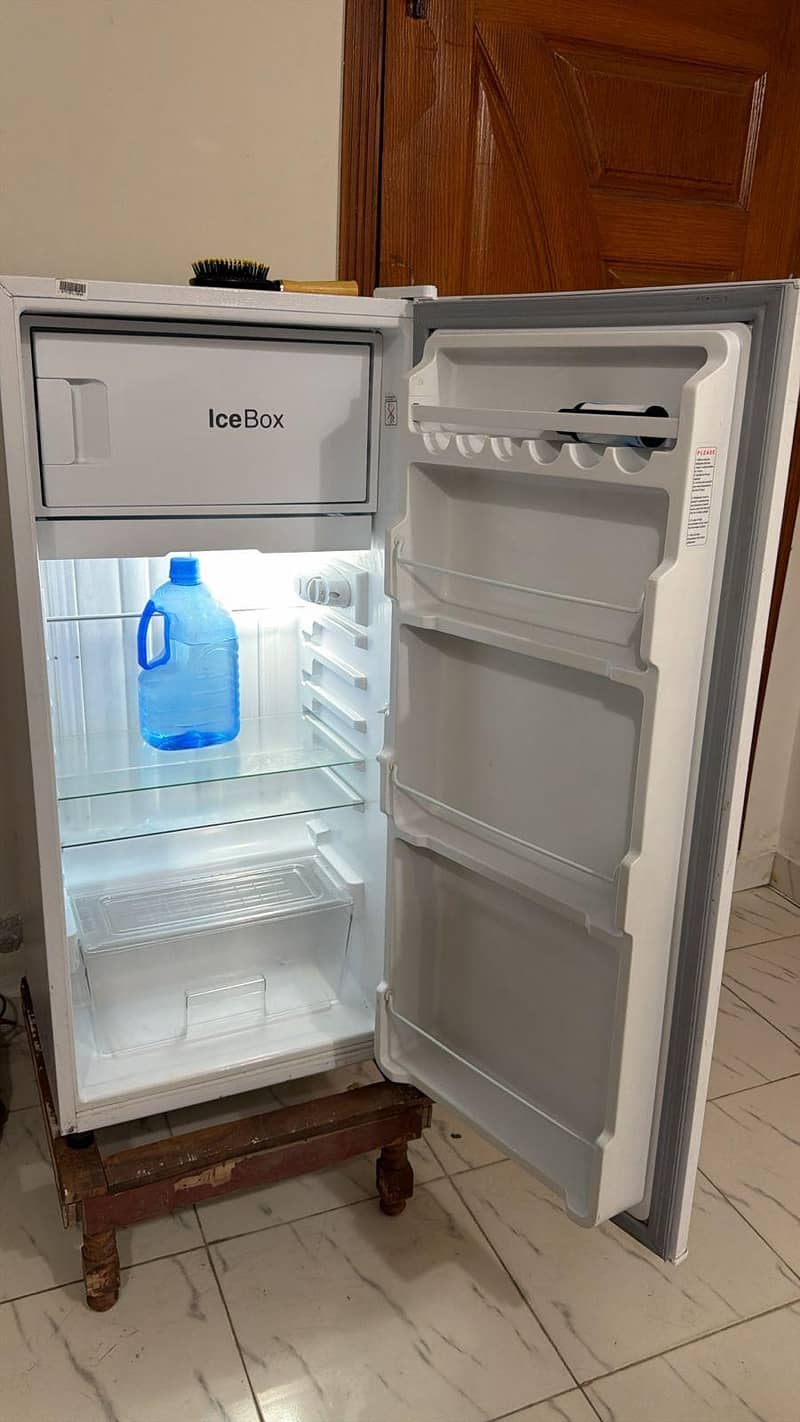 Dawlance mini fridge 1