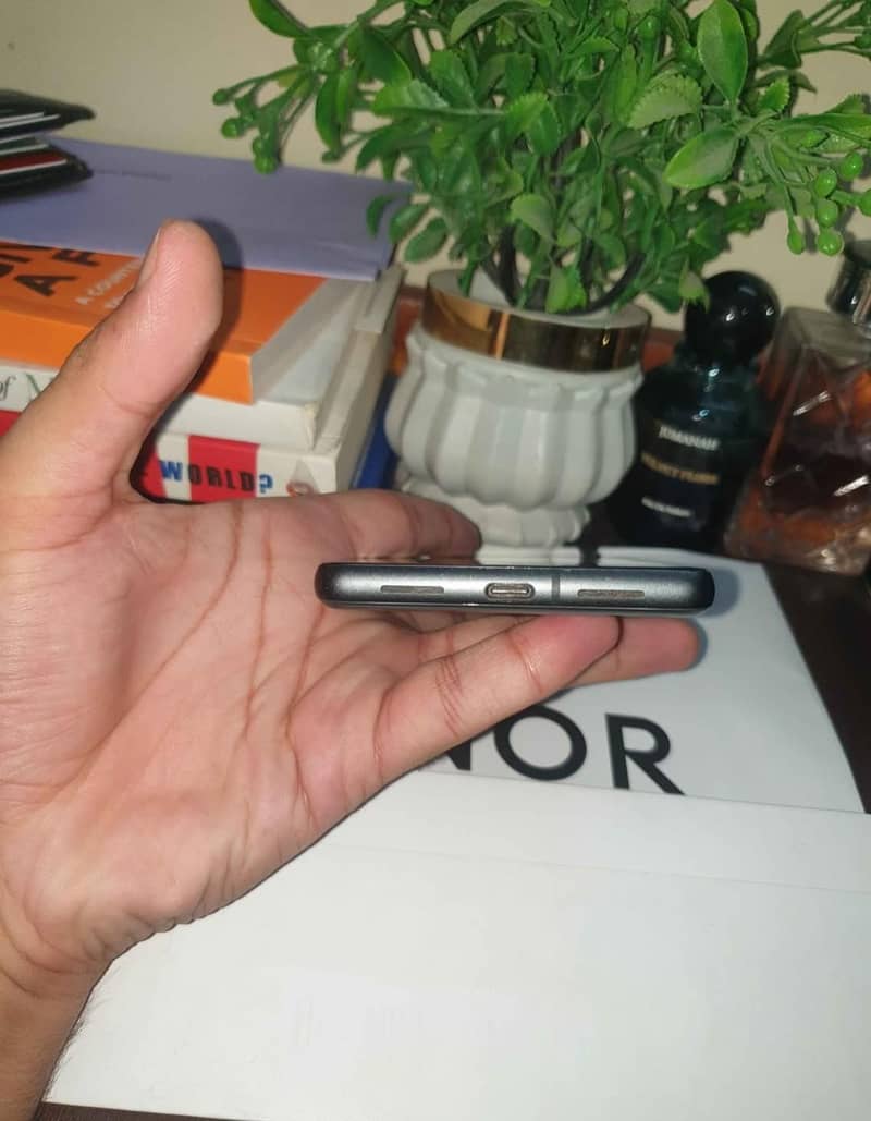 Google Pixel 7 4