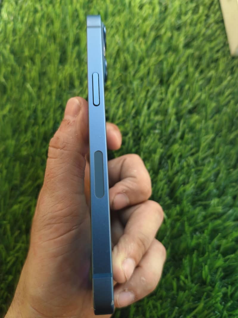 Apple iPhone 13 2