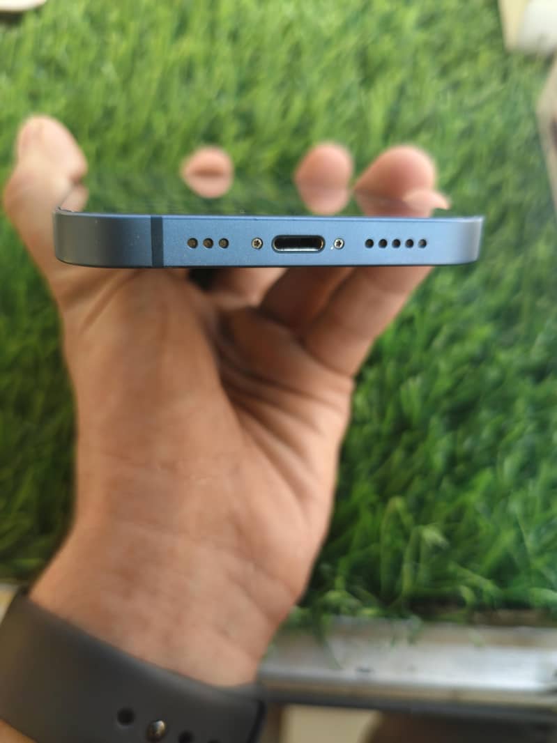 Apple iPhone 13 4