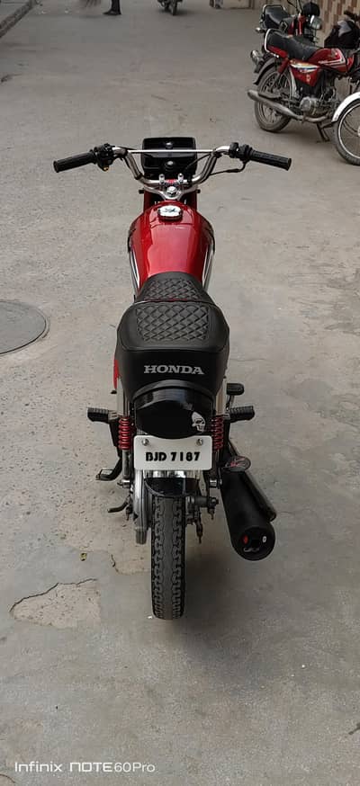 Honda 125 2023 model and look is very good 