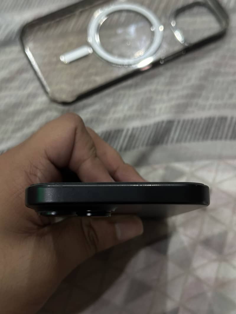 Apple iPhone 15 4