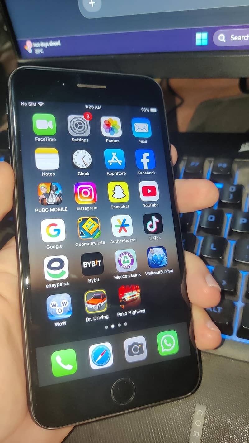 Apple iPhone 8 Plus 0