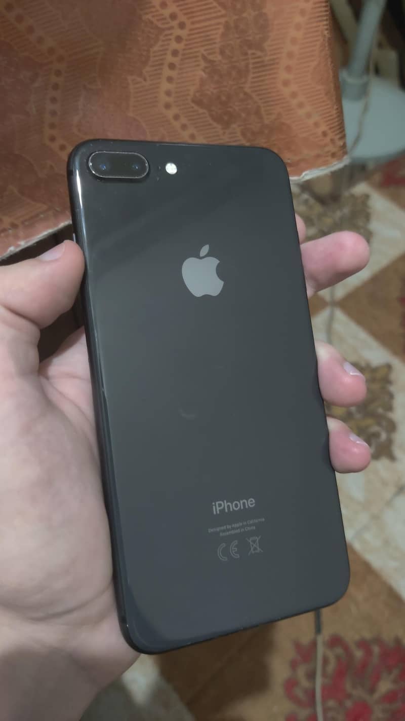Apple iPhone 8 Plus 1