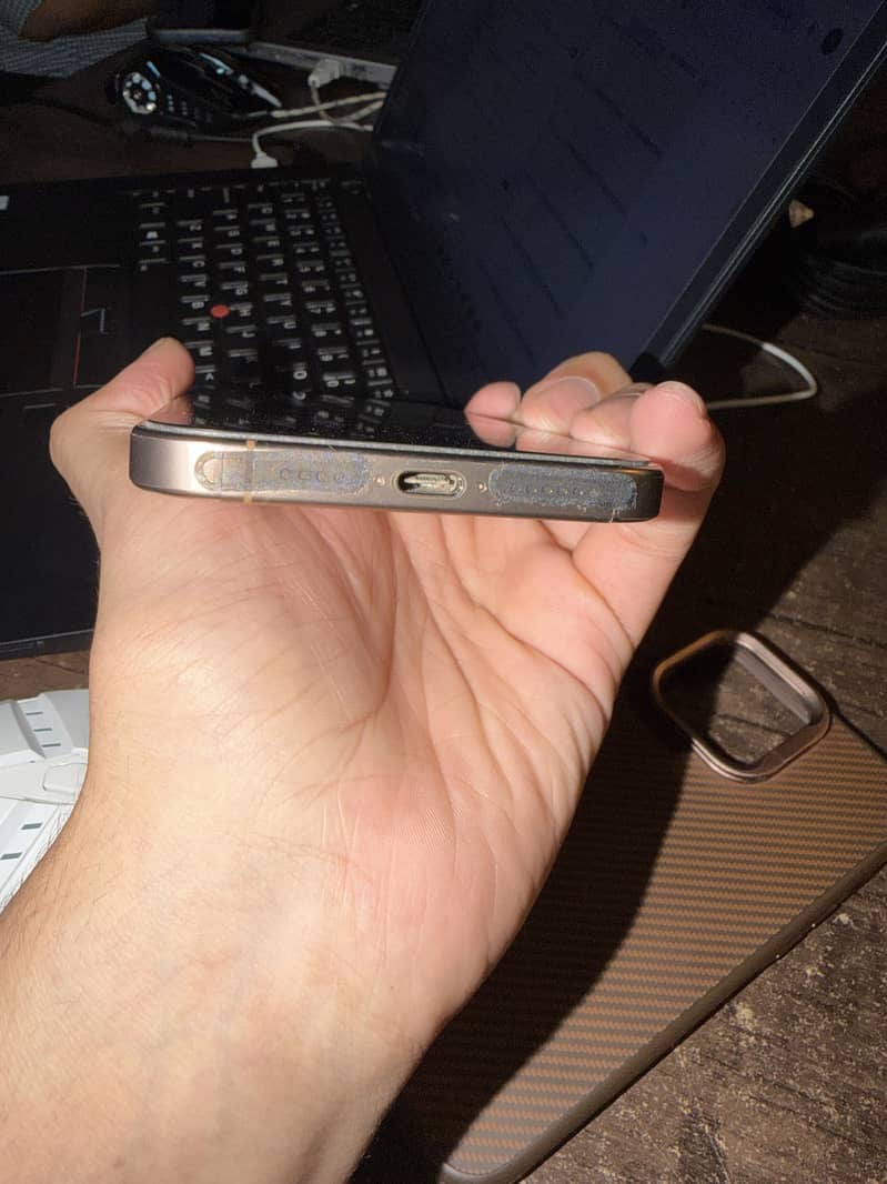Apple iPhone 16 Pro Max 3