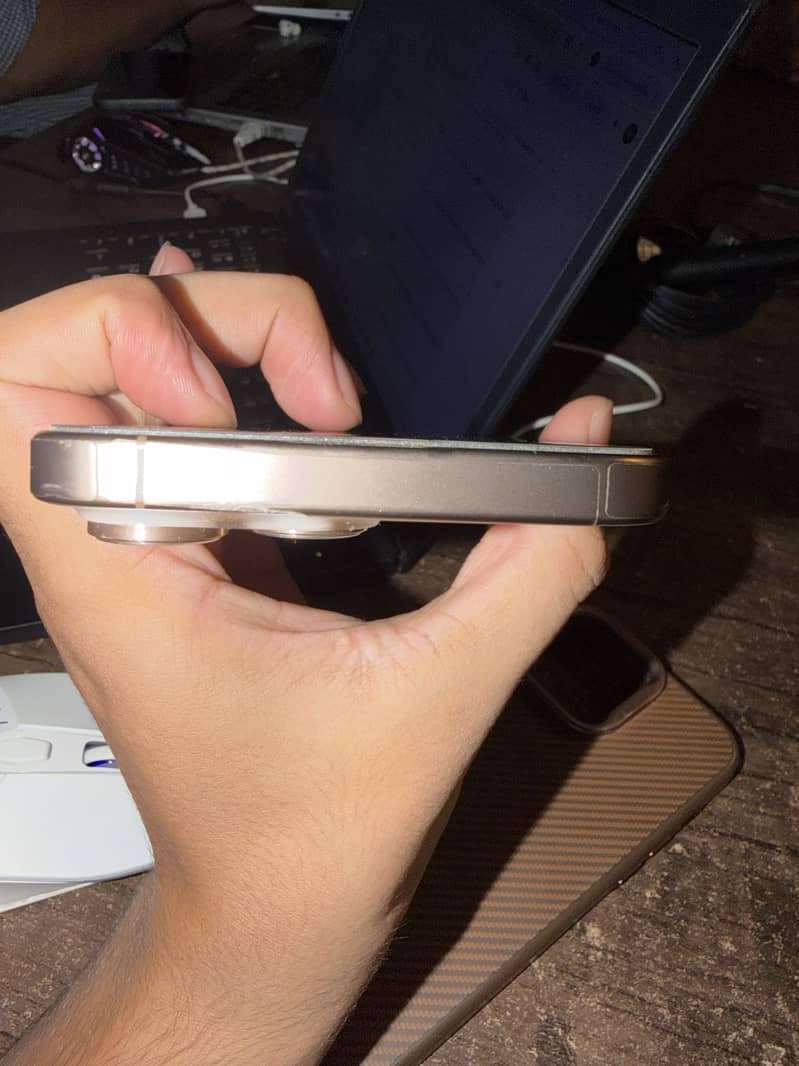Apple iPhone 16 Pro Max 5