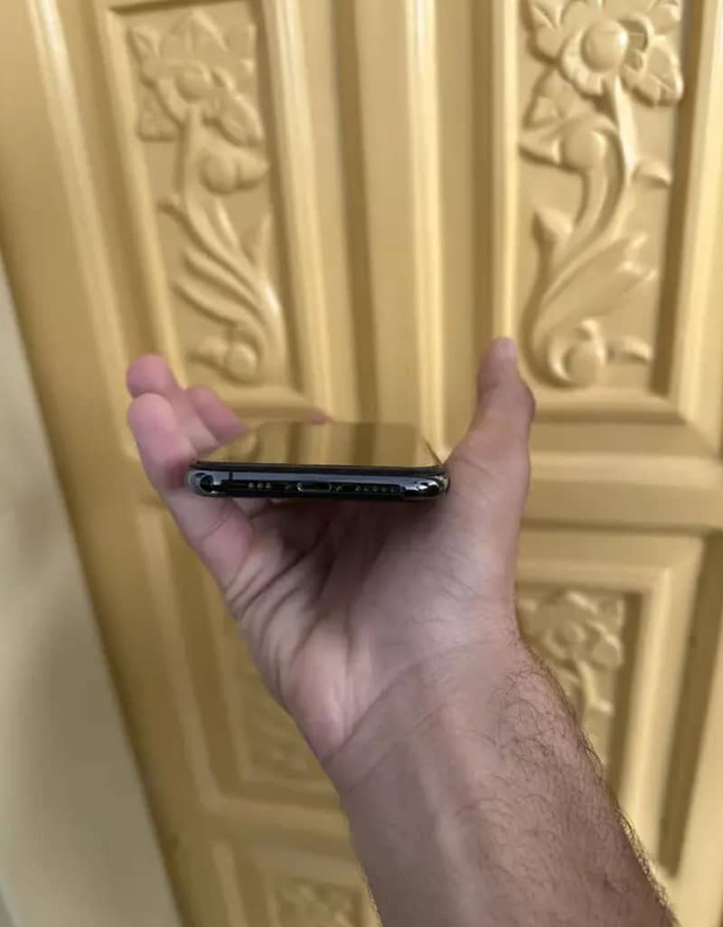 Apple iPhone 11 Pro 1