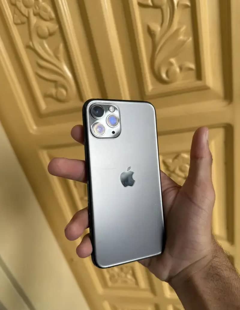 Apple iPhone 11 Pro 2