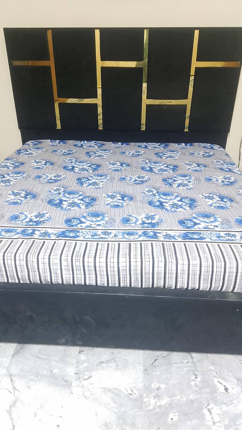 Bed with side tables 3