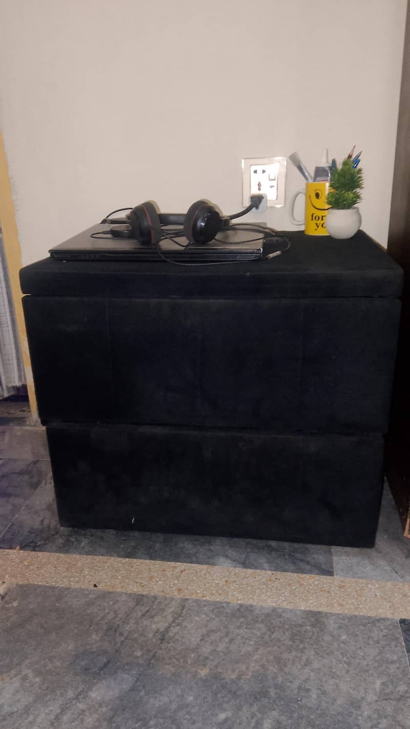 Bed with side tables 4