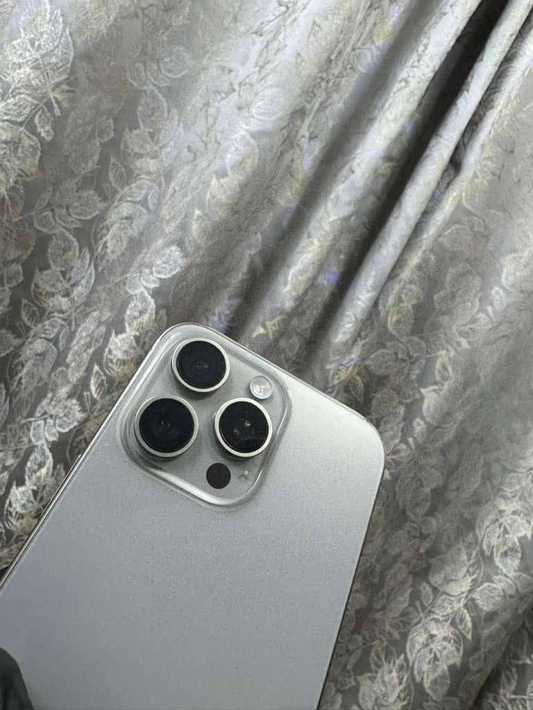 Apple iPhone 15 Pro Max 1