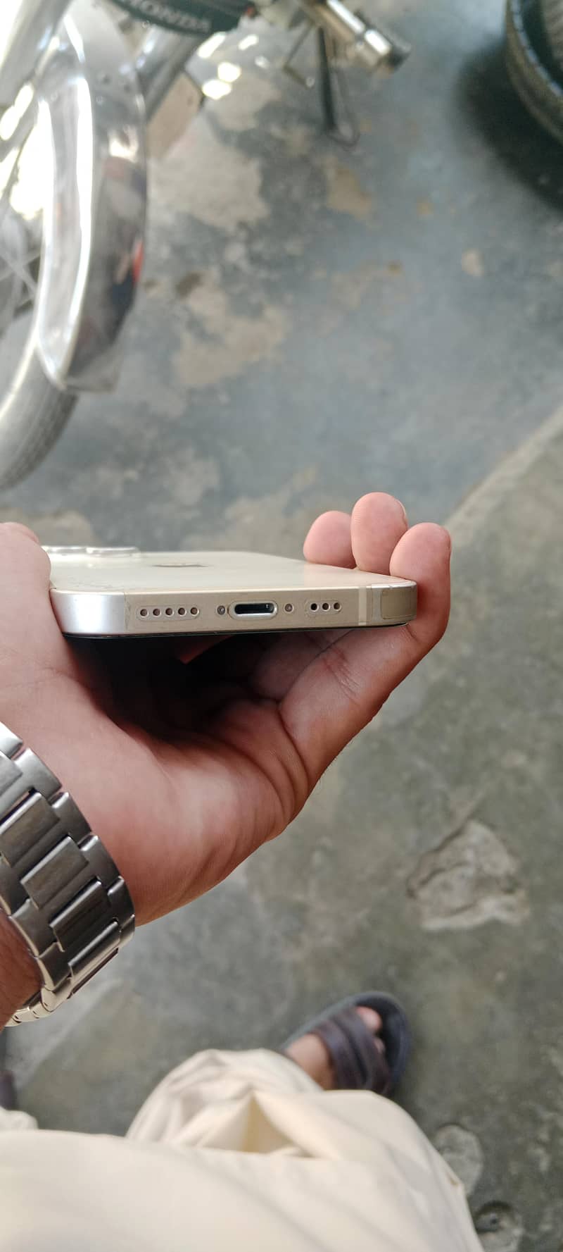 Apple iPhone 13 1