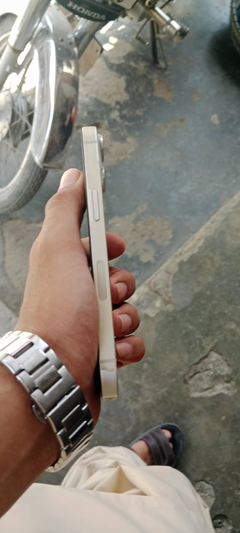 Apple iPhone 13 2