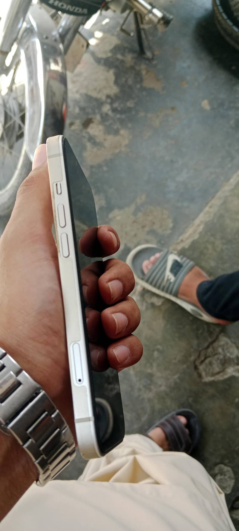 Apple iPhone 13 4