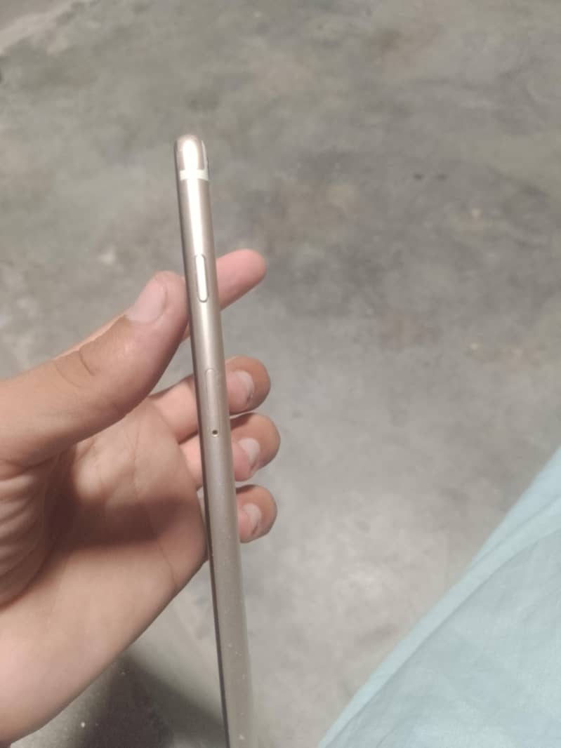 Apple iPhone 6S Plus 2