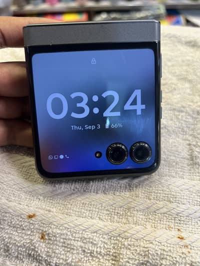 Moto Razr 50 2024