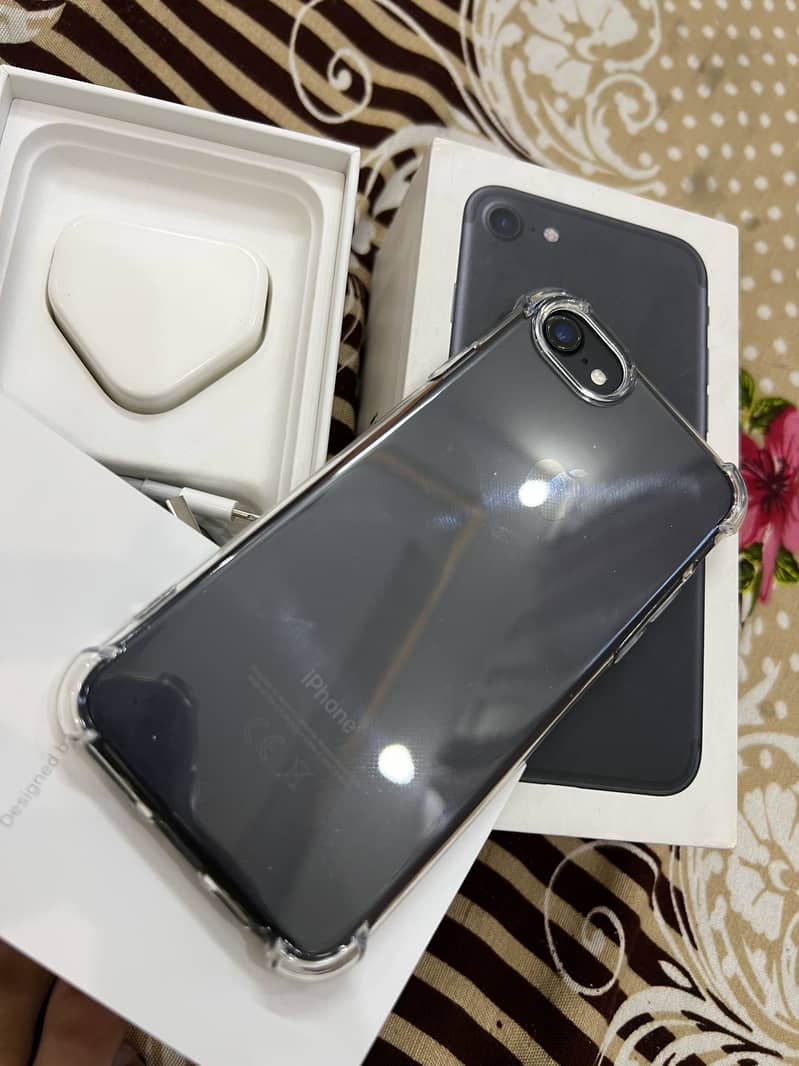 Apple iPhone 7 3