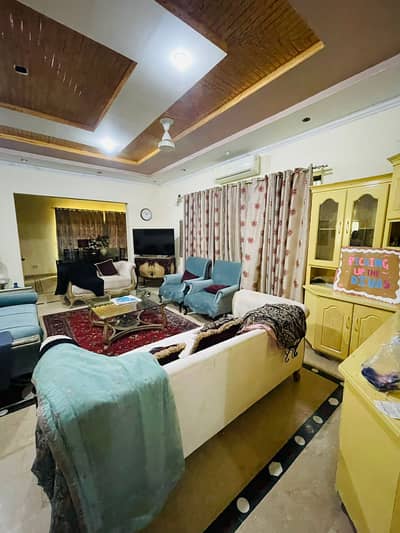 1 kanal Neat & Clean Upper Portion For Rent With Servant Quater (Original Pic's Attached)