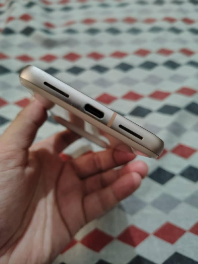 Google Pixel 8 6