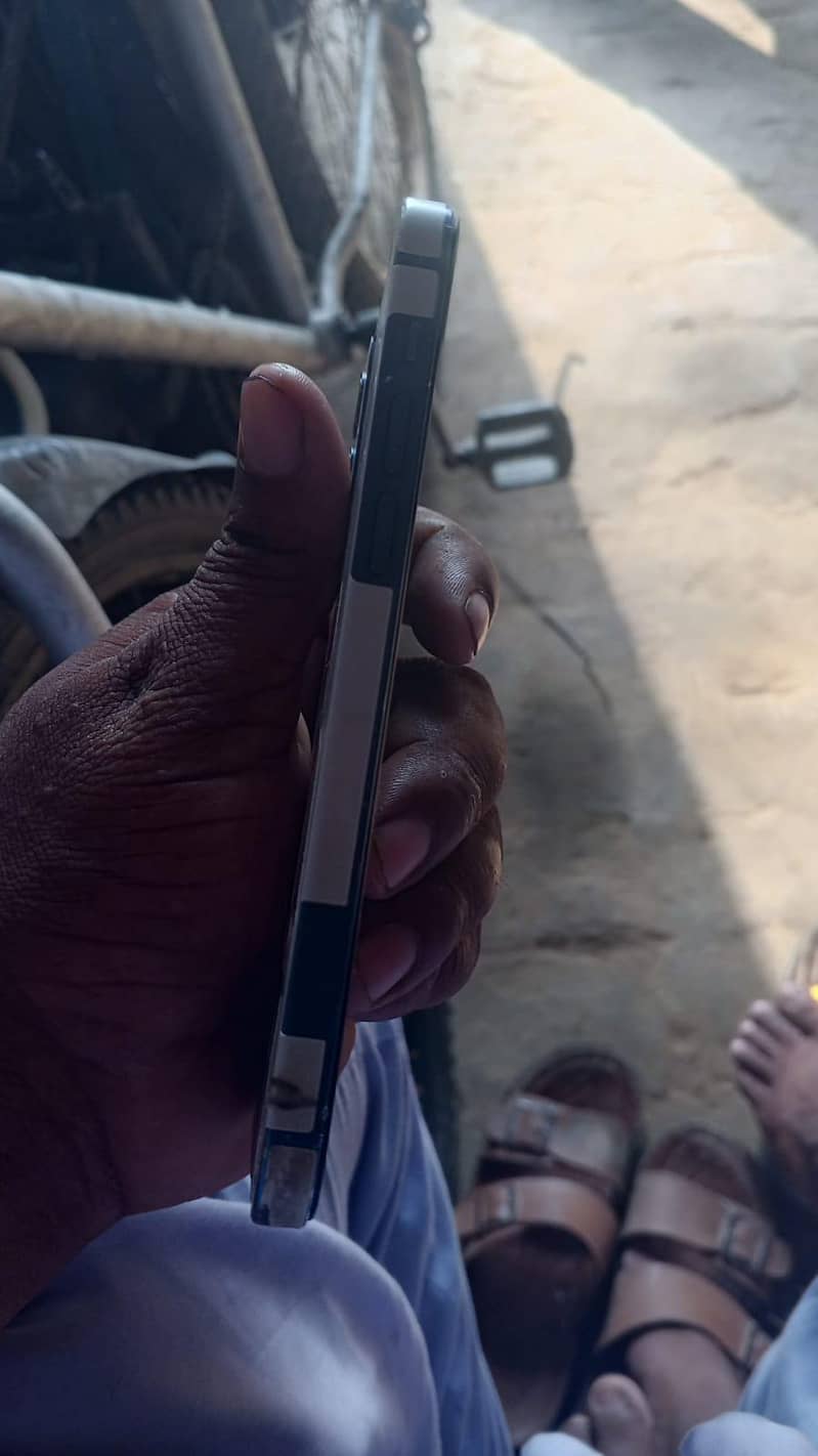 Apple iPhone 12 1