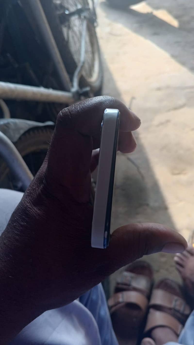 Apple iPhone 12 3