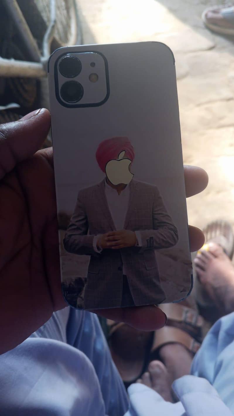 Apple iPhone 12 4