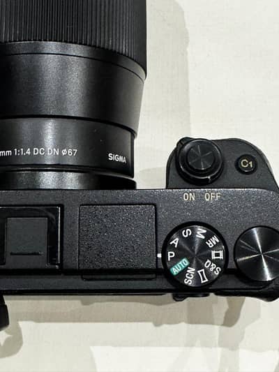 Sony A6400 With Sigma 16mm F1.4 Lens – Excellent Condition