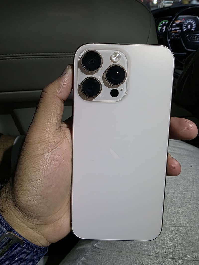 Apple iPhone 16 Pro Max 0
