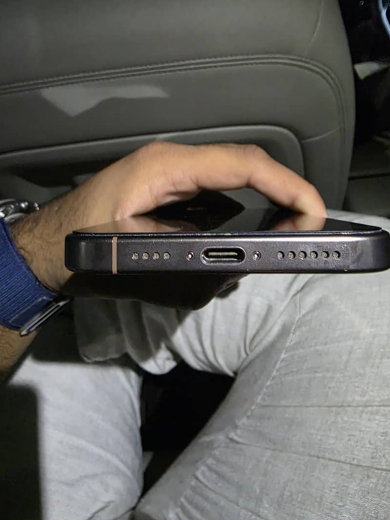 Apple iPhone 16 Pro Max 4