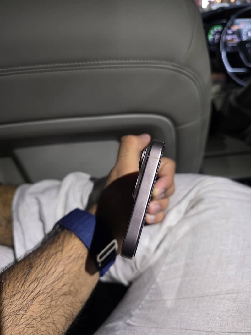 Apple iPhone 16 Pro Max 5