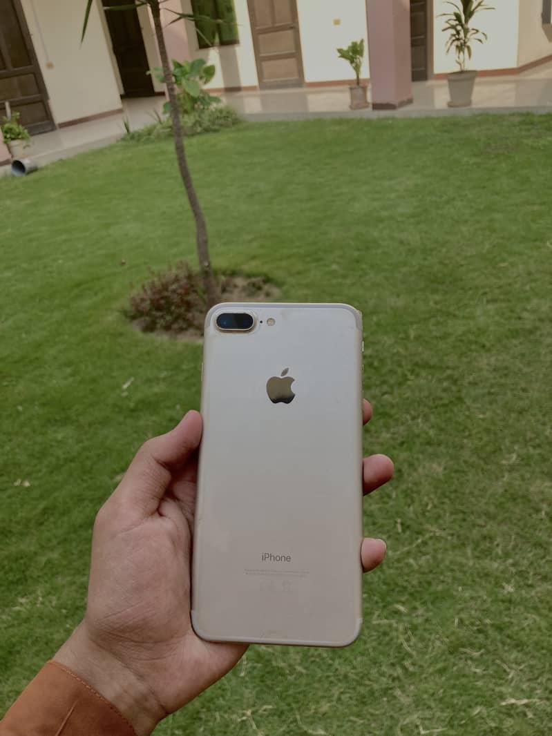 Apple iPhone 7 Plus 0