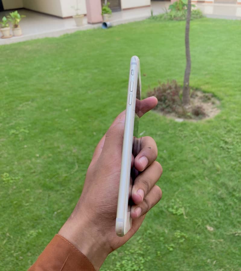 Apple iPhone 7 Plus 1