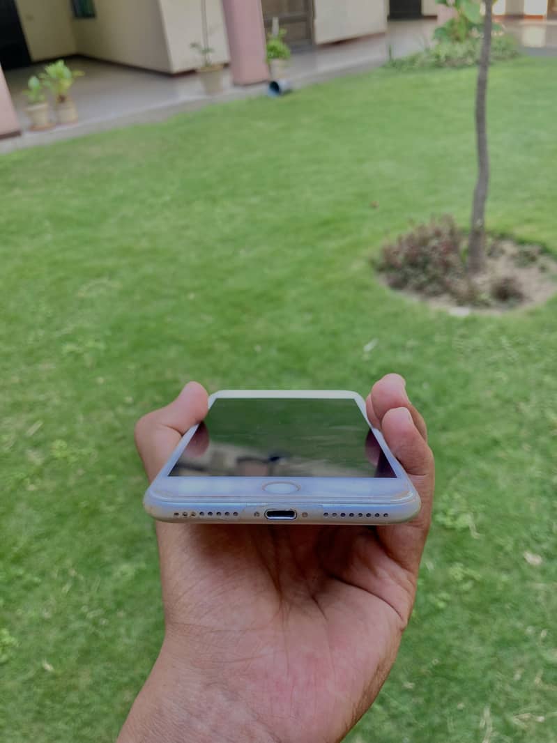 Apple iPhone 7 Plus 2